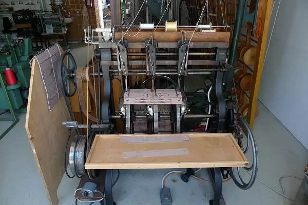 Schnürmaschine
