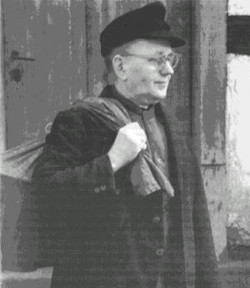 Bandweber Fritz Lünenschloß mit seinem Püngel
